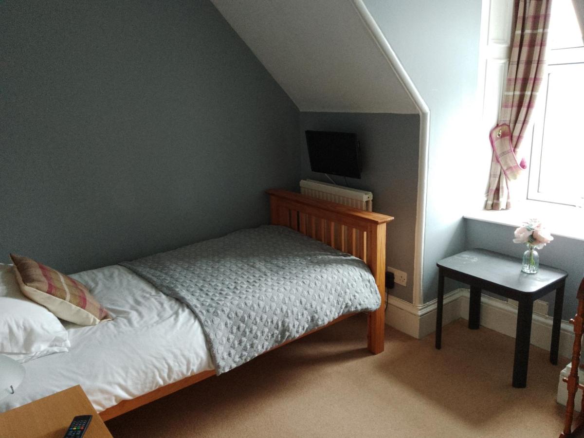 Chambre Simple avec Toilettes Communes