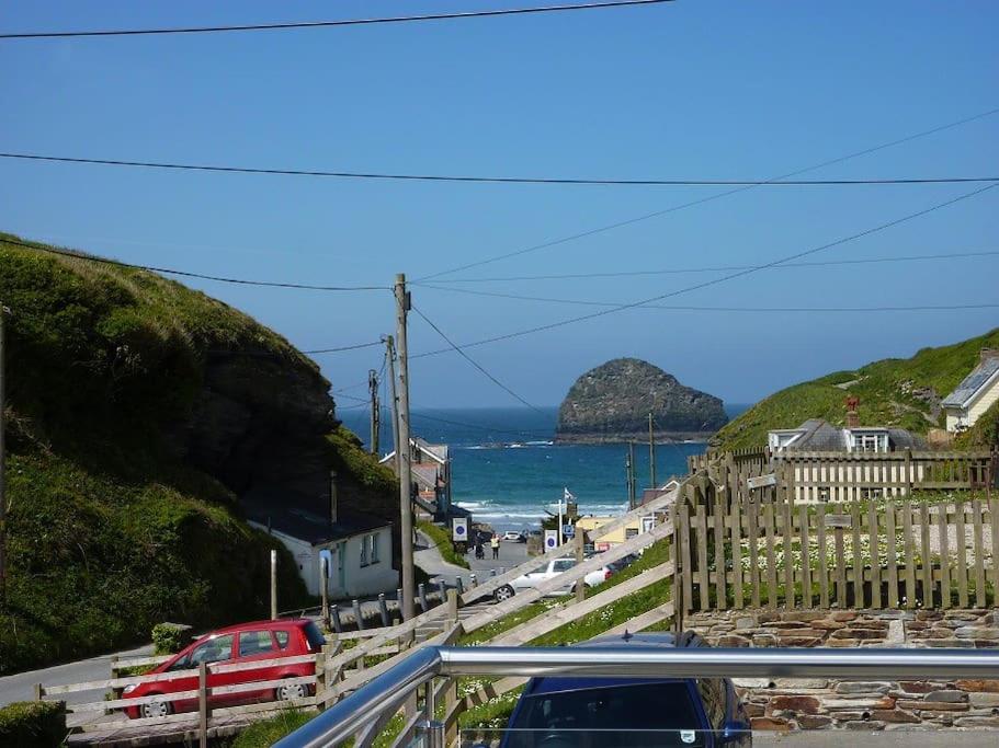 Tides Reach - Trebarwith Strand - North Cornwall - Sleeps 4 - 6 - Bed and Breakfast Treknow
