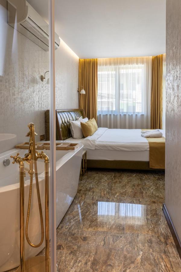 HIDDEN BANK: Cash - B&B Filippopoli