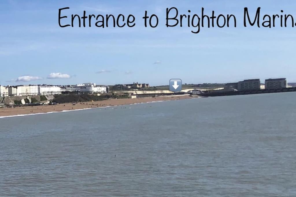 Marina Waves Apartment- Brighton, free parking, patio, ground-floor holiday home, sleeps 3 - Bed and Breakfast The City of Brighton and Hove