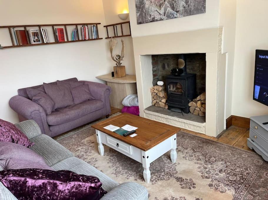 B&B Leeds - Steeple View - A two bedroom 18th century cottage. - Bed and Breakfast Leeds
