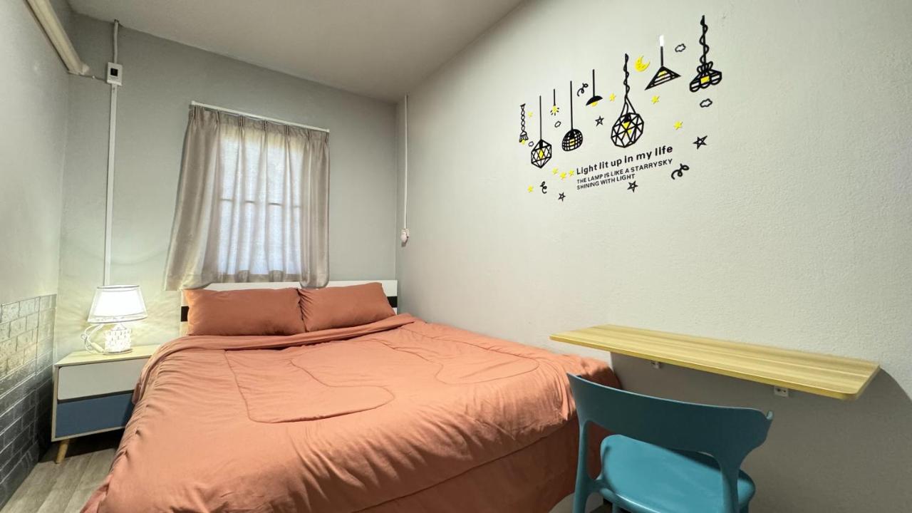 Habitación con cama grande