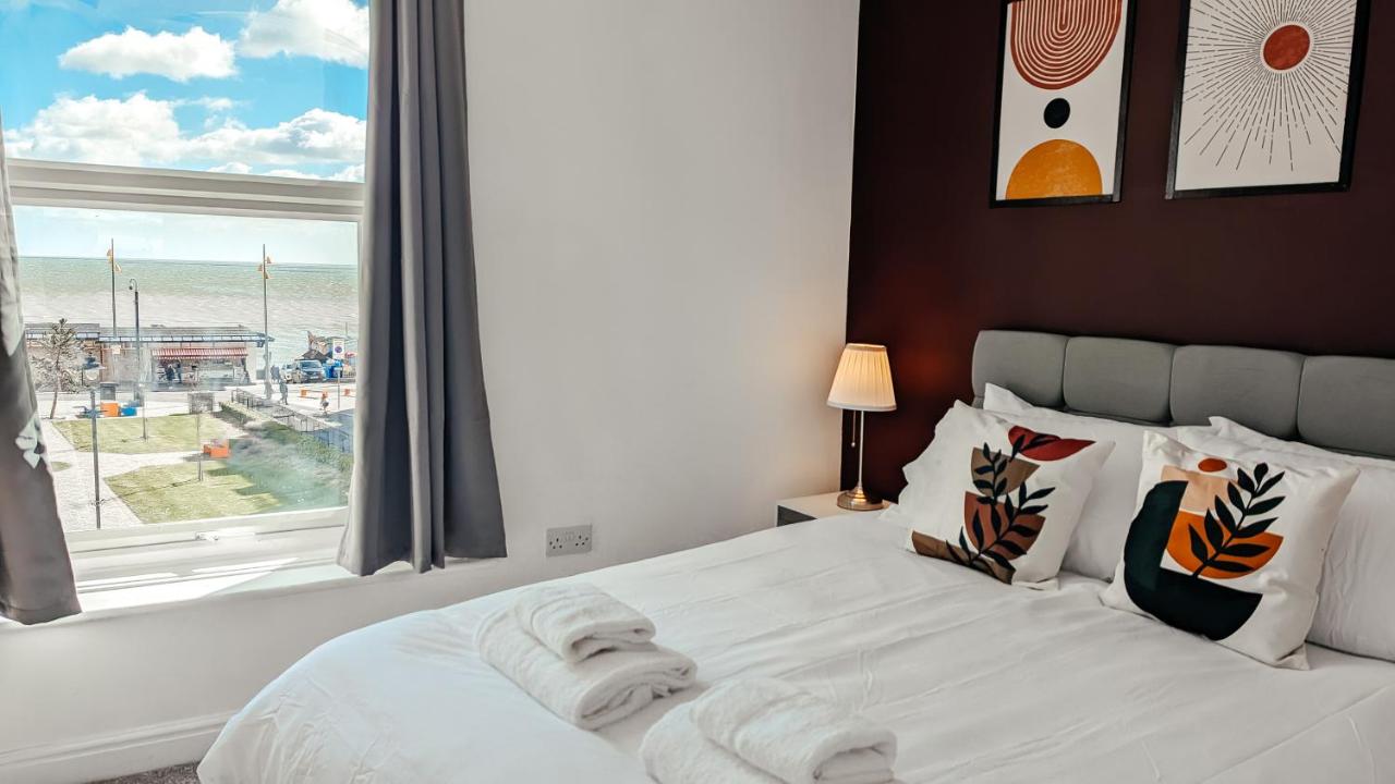 One-Bedroom Apartment with Sea View