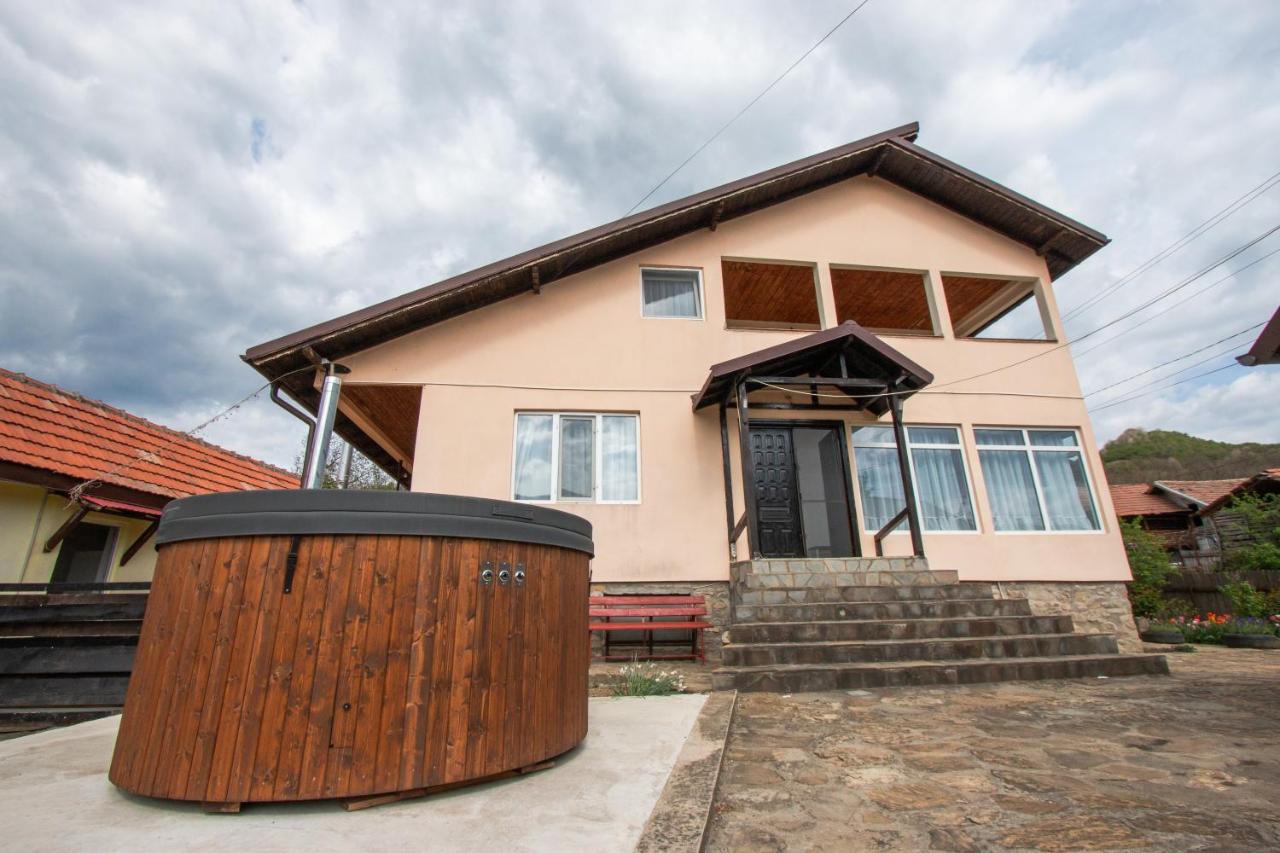 Casa de la Chiojdu - B&B