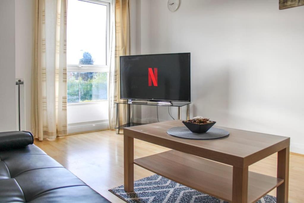 Modern 2-Bed in Watford Centre - Ferienwohnung Watford