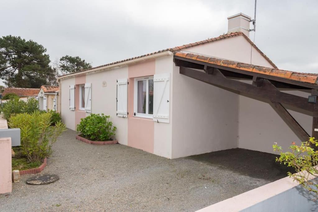 Jolie maison au calme - 300m de la plage - Terrasse - Barbecue - B&B Saint-Michel-Chef-Chef