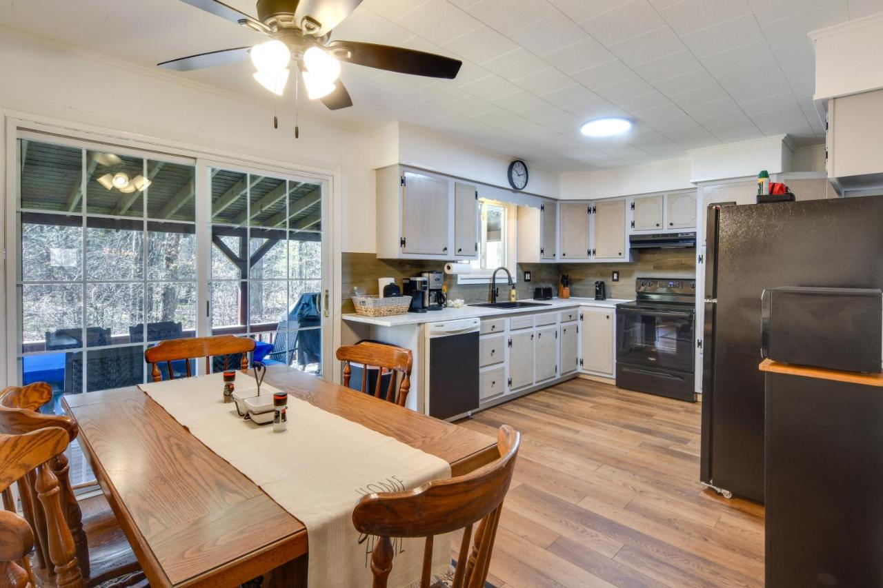 Cozy DuBois Home with Deck about 8 Mi to Treasure Lake! - B&B DuBois
