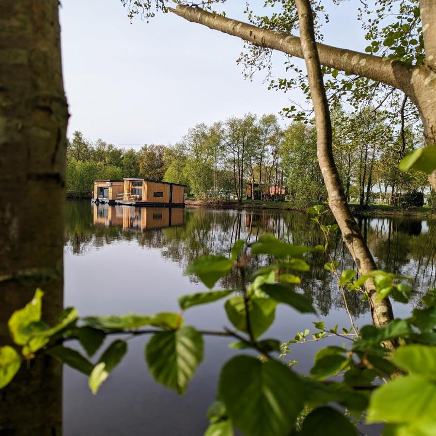 B&B Papenburg - Hausboot Lena - Bed and Breakfast Papenburg