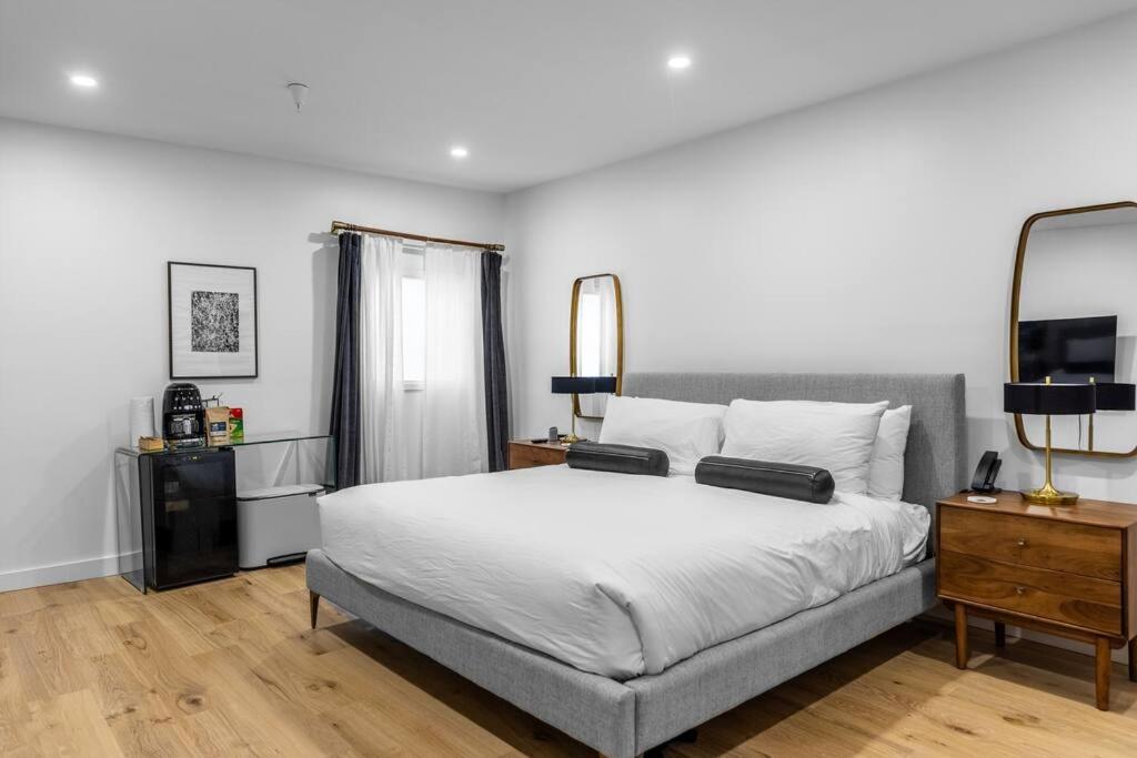 King Bed, Historic DTWN Hotel, Fiber Internet, Room # 404 - Chambres d’hôtes