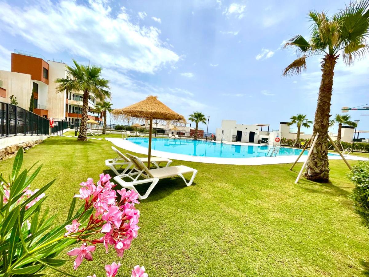 Modern 3 Bedroom Apartment 300 meters to the Beach - Chambres d'hôtes Fuengirola