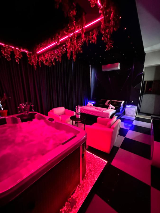 Suite with Hot Tub