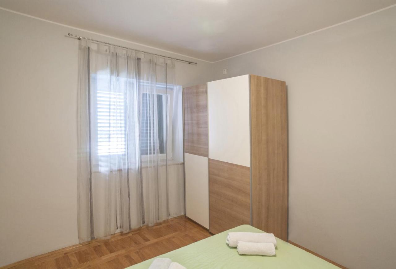 One-Bedroom Apartment with Sofa Bed