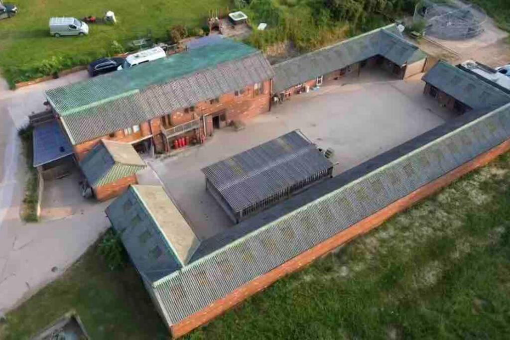 Sleep next to a Horse in a stable by the city ! - Ferienwohnung Exeter