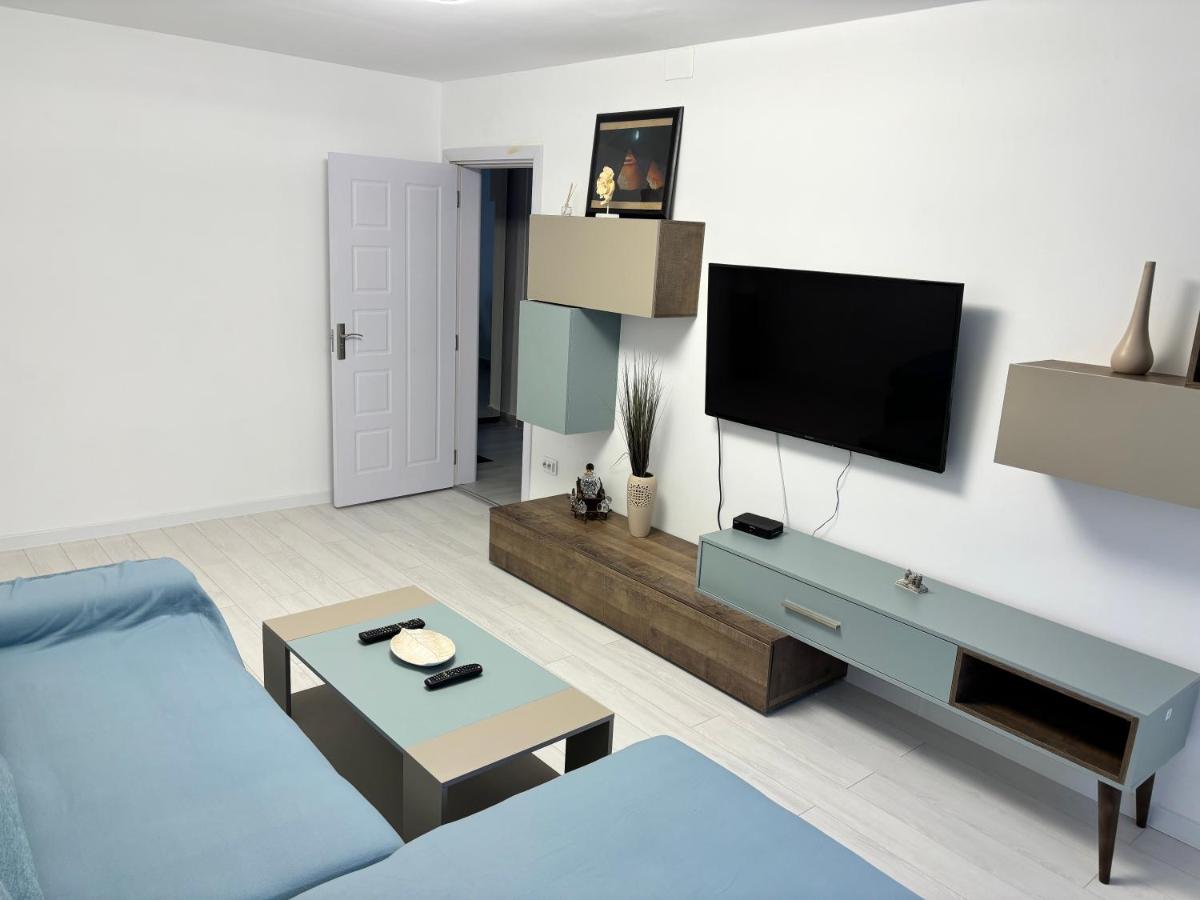 B&B Boekarest - 3 camere decomandat ( 2 dormitoare ,1 living) 2 bai, parter,balcon - Bed and Breakfast Boekarest
