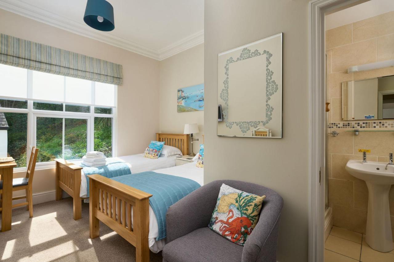 Twin Room Ensuite Bathroom