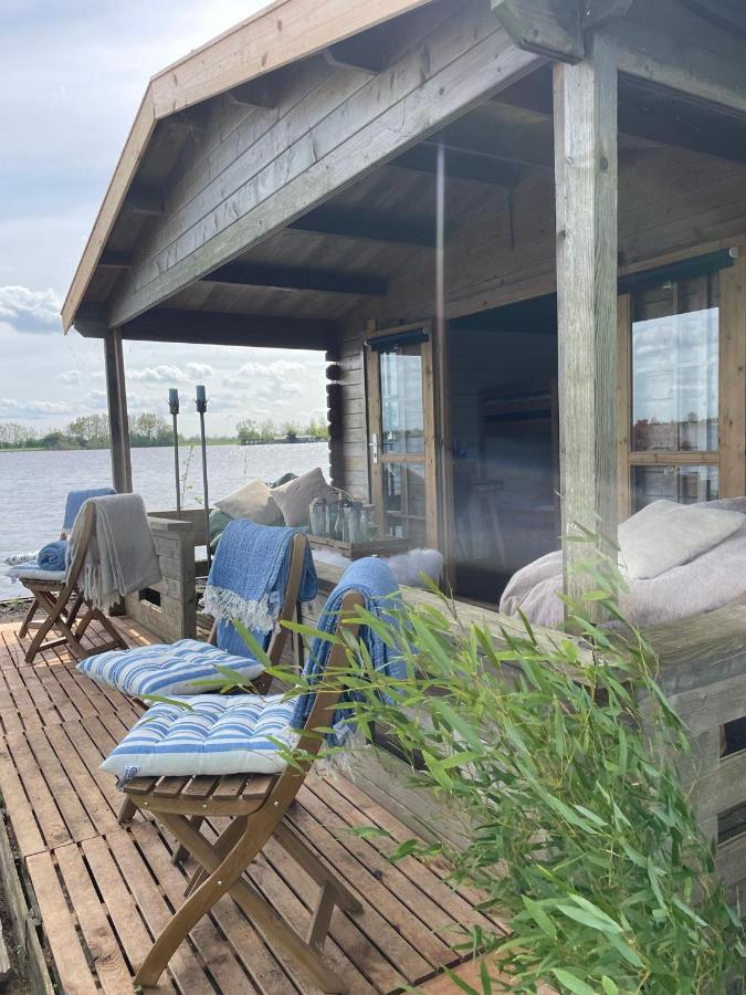 B&B Vinkeveen - Luxury Experience in Off The Grid Lodge at an Amazing Lake Vinkeveense Plassen - Bed and Breakfast Vinkeveen