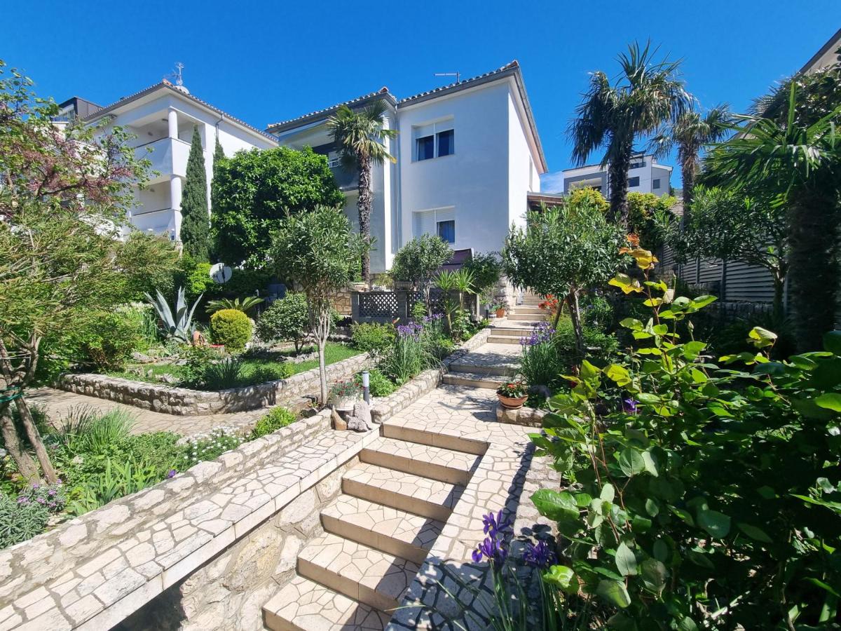 LJUBO V Apartment 10 m from the beach - B&B Crikvenica