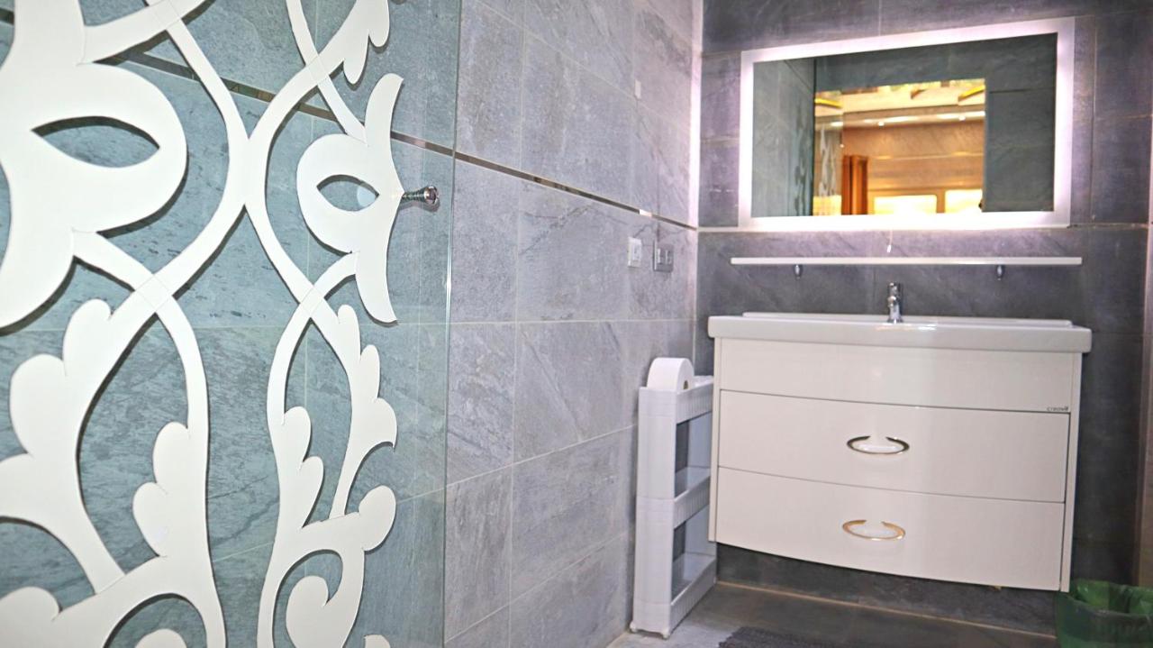 Kamer met Kingsize Bed en Uitzicht op het Zwembad