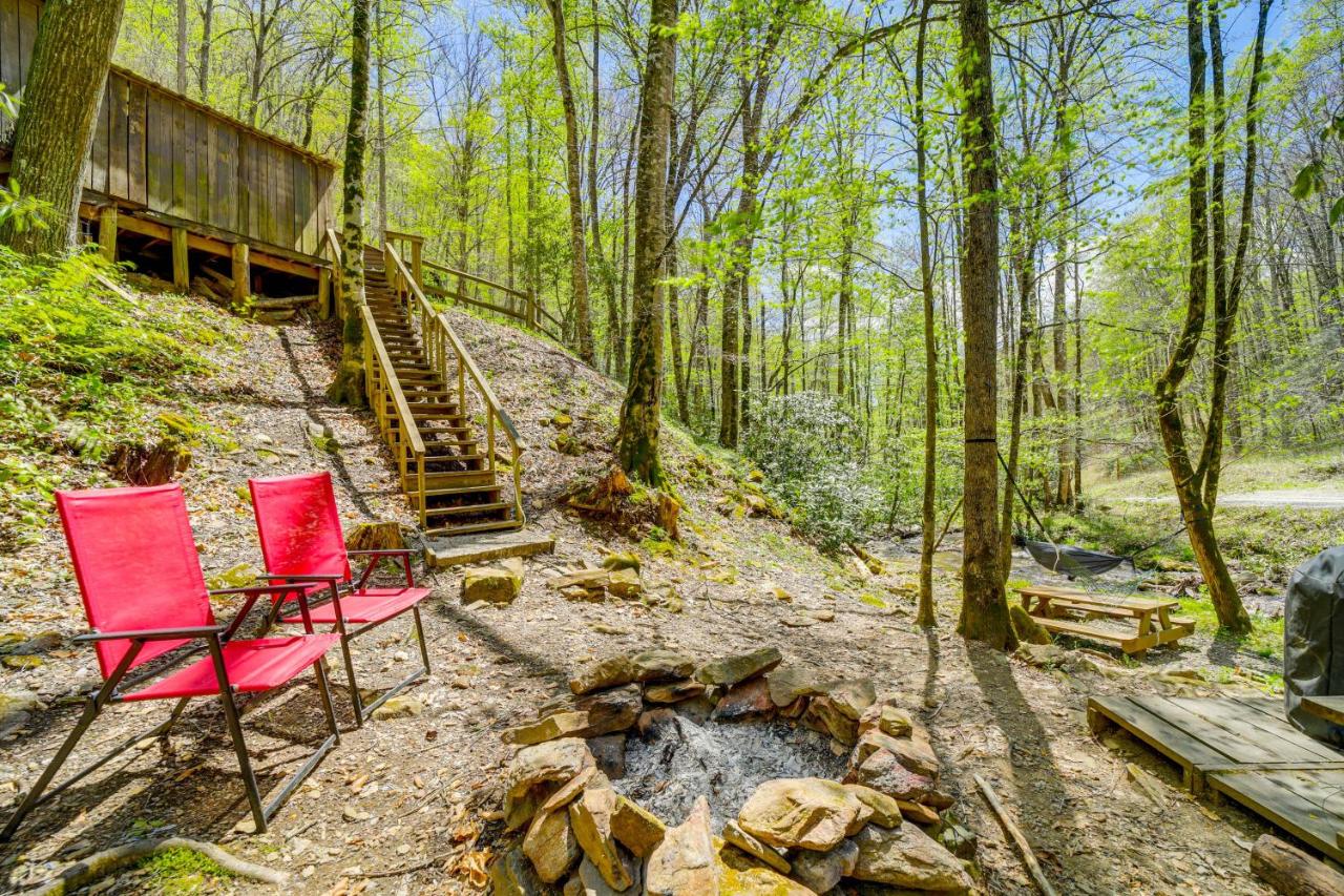 Creekside Cabin with Deck and Grill in Whittier! - Bed and Breakfast