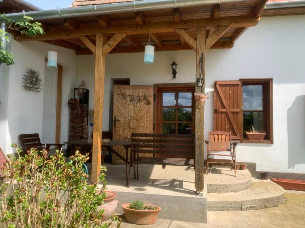 Csobánci Tündérkert Vendégház - B&B Gyulakeszi