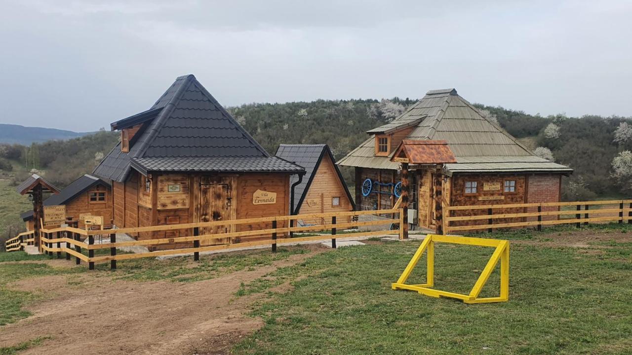 ETNO SELO VEZIROV RANČ - B&B