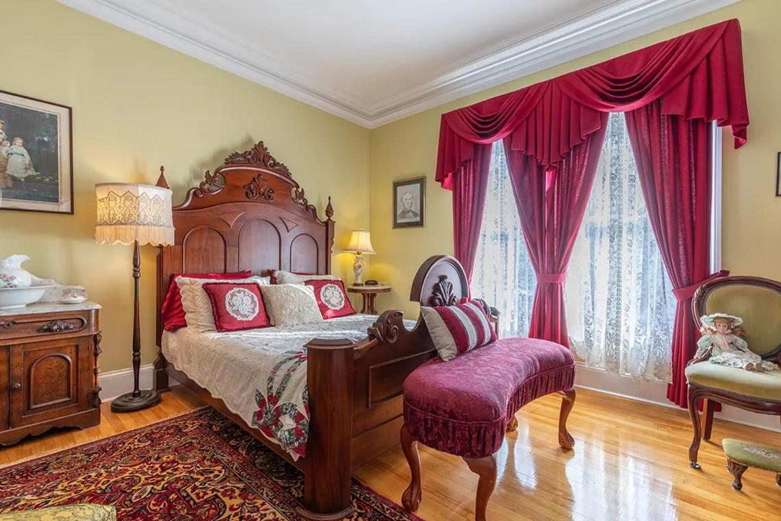 Queen Room with Balcony