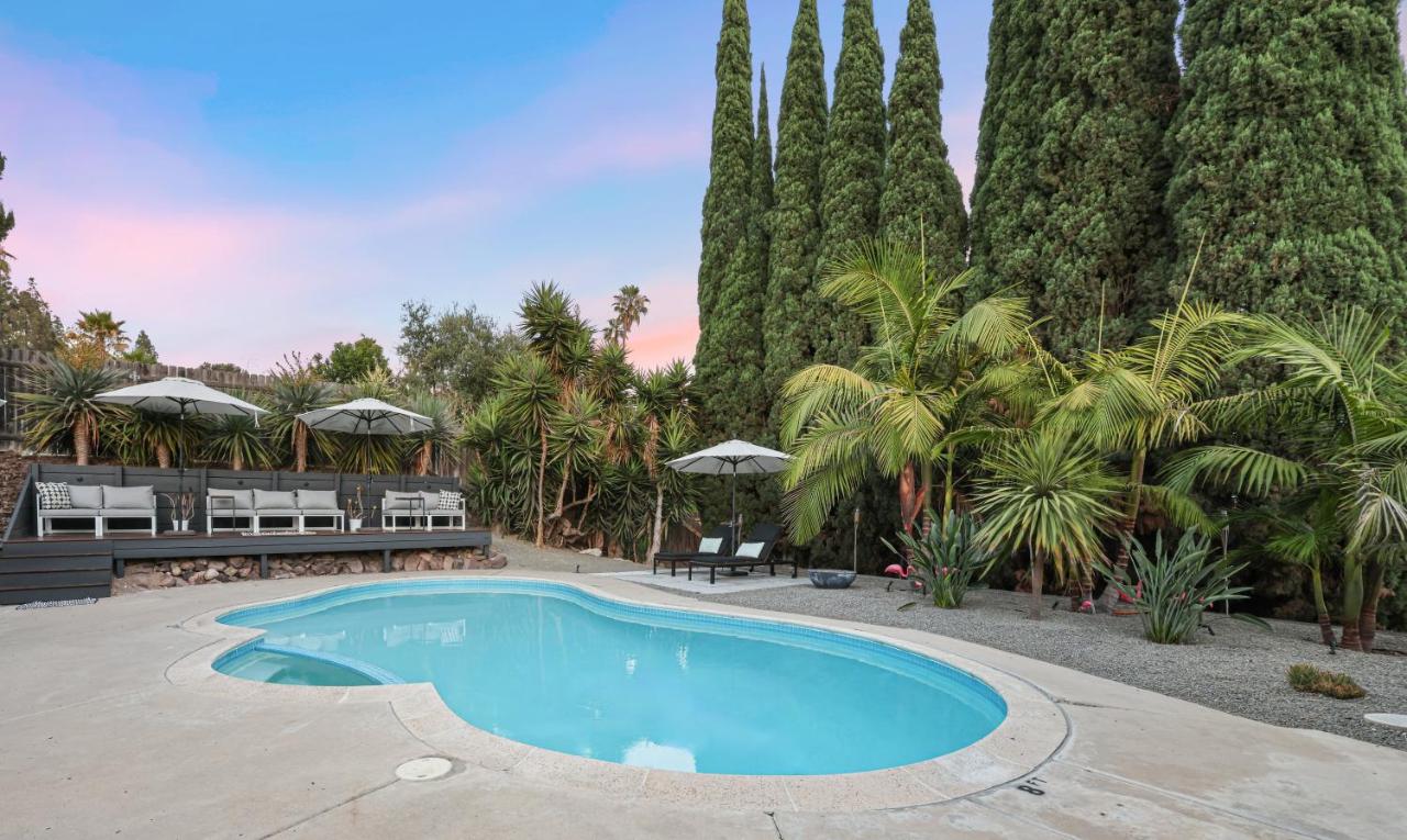 Agua Dulce - Mid Century Oasis - Pool &Hot Tub - Bed and Breakfast