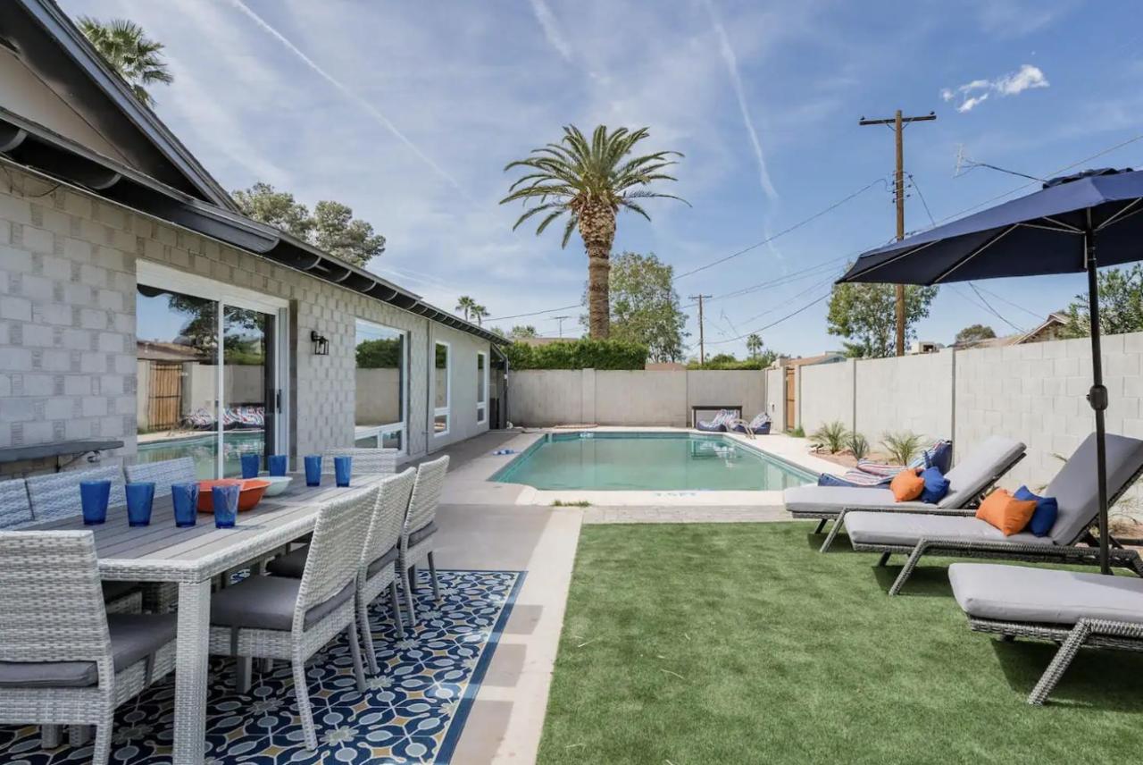Colorful Desert Hideaway - Heated Pool & BBQ - B&B