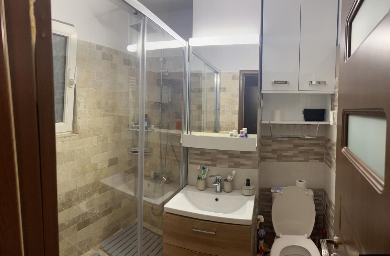 Tudor Apart Neptun - Bed and Breakfast
