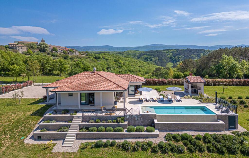 Villa Green Forest with wellness and heated salty pool - Chambres d'hôtes Hum