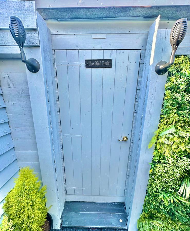 A Hidden Gem With Private Hot Tub and Garden - Netflix - Fast Wifi - Free Parking - B&B Bournemouth