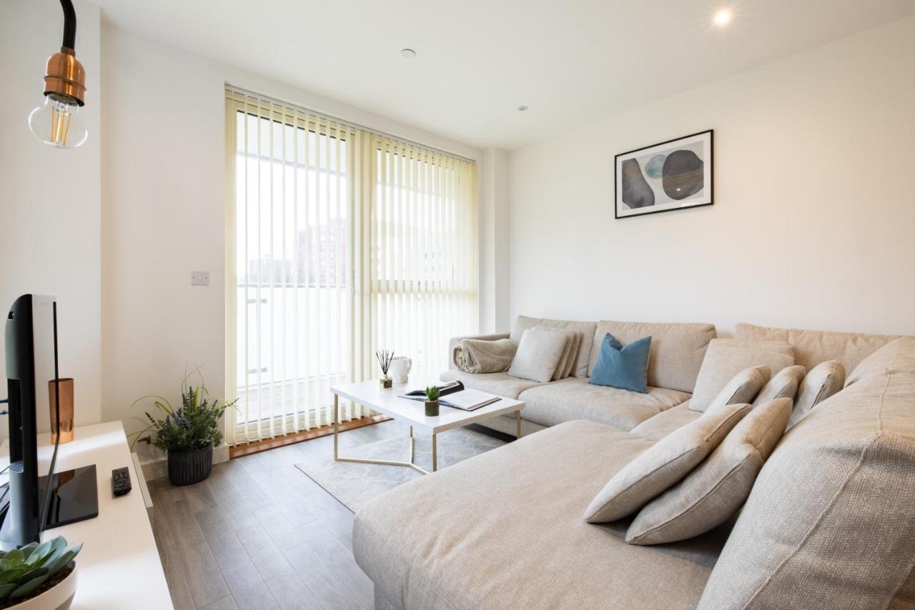 B&B London - The Acton Luxury Apartment - Bed and Breakfast London