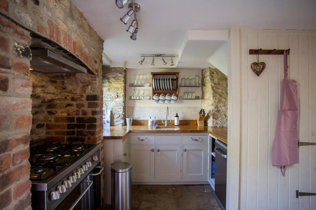 B&B Fairford - Wishbone Cottage In The Cotswolds - Bed and Breakfast Fairford