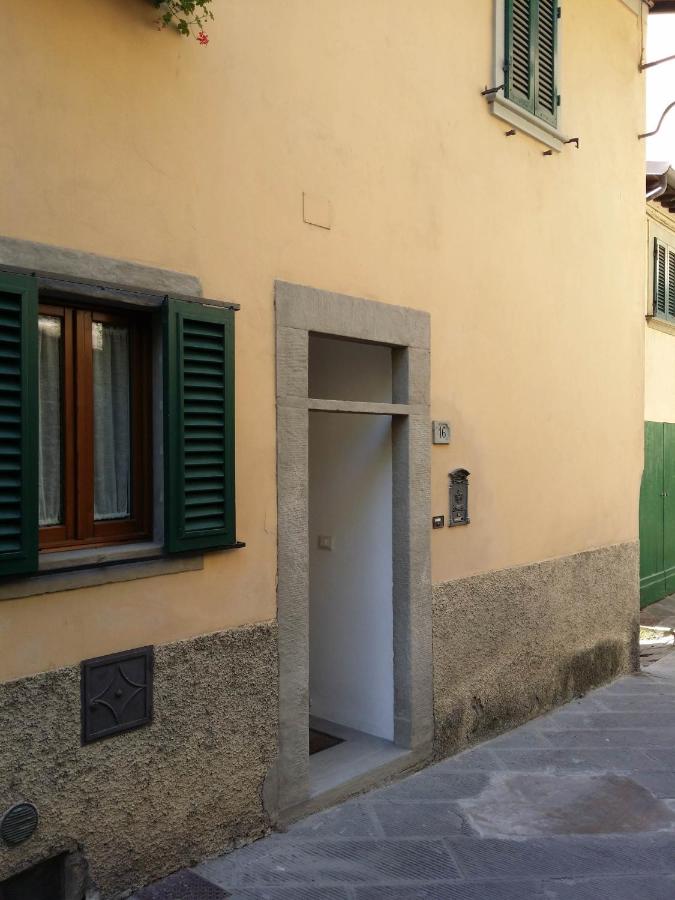 BORGO DE’ CENCI, lovely apartment below the Castel - B&B