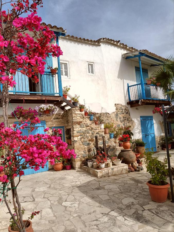 Traditional House in Pera - B&B