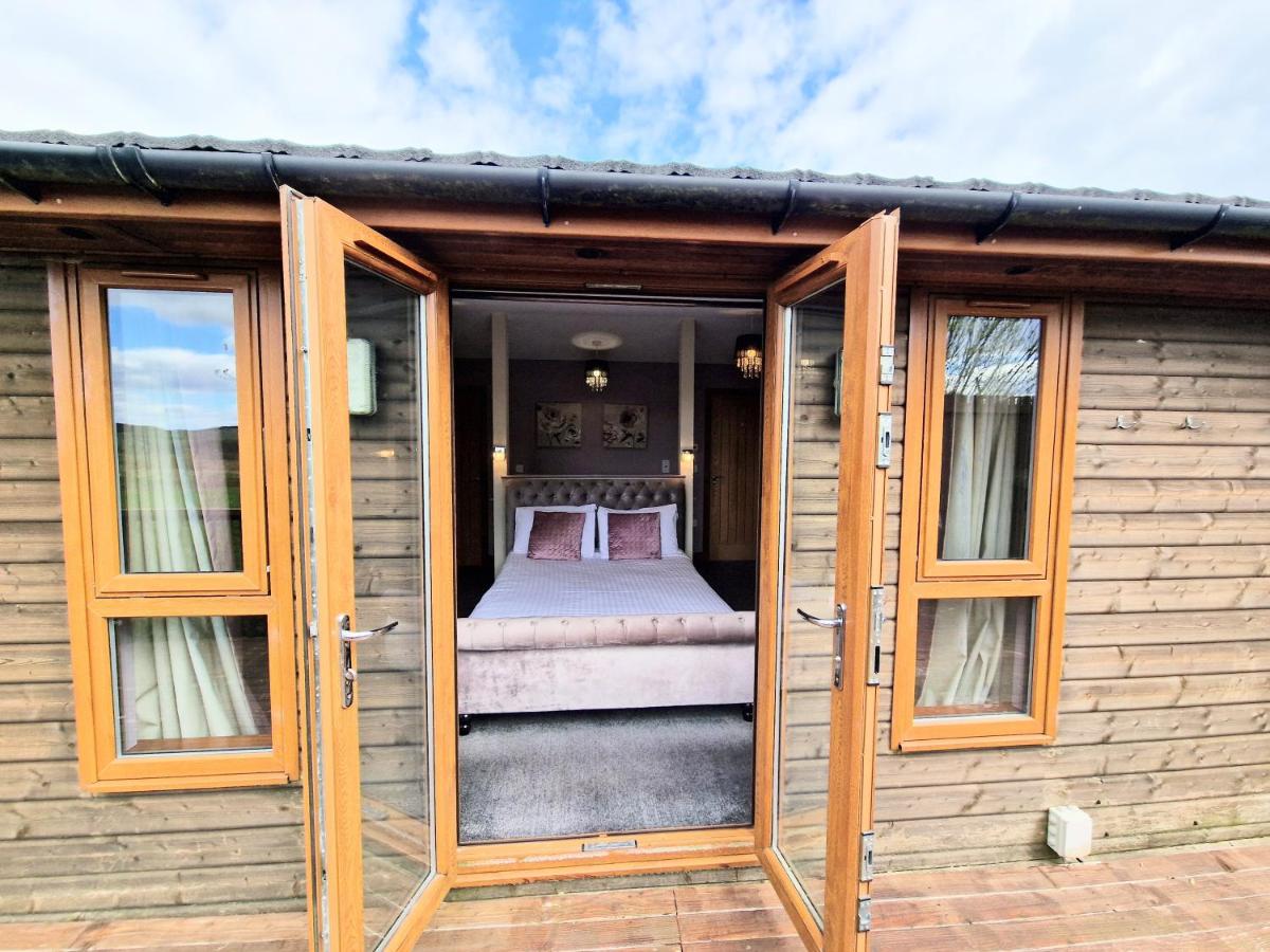 Torridon 1 with Private Hot Tub - Fife - Loch Leven - Lomond Hills- Pet Friendly - Chambres d'hôtes Kelty