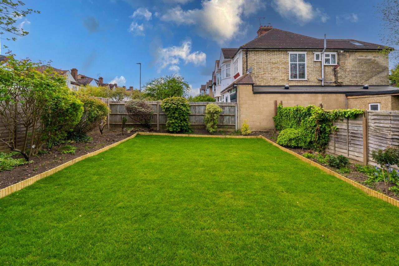 4 bed with parking and large private garden - B&B Finchley