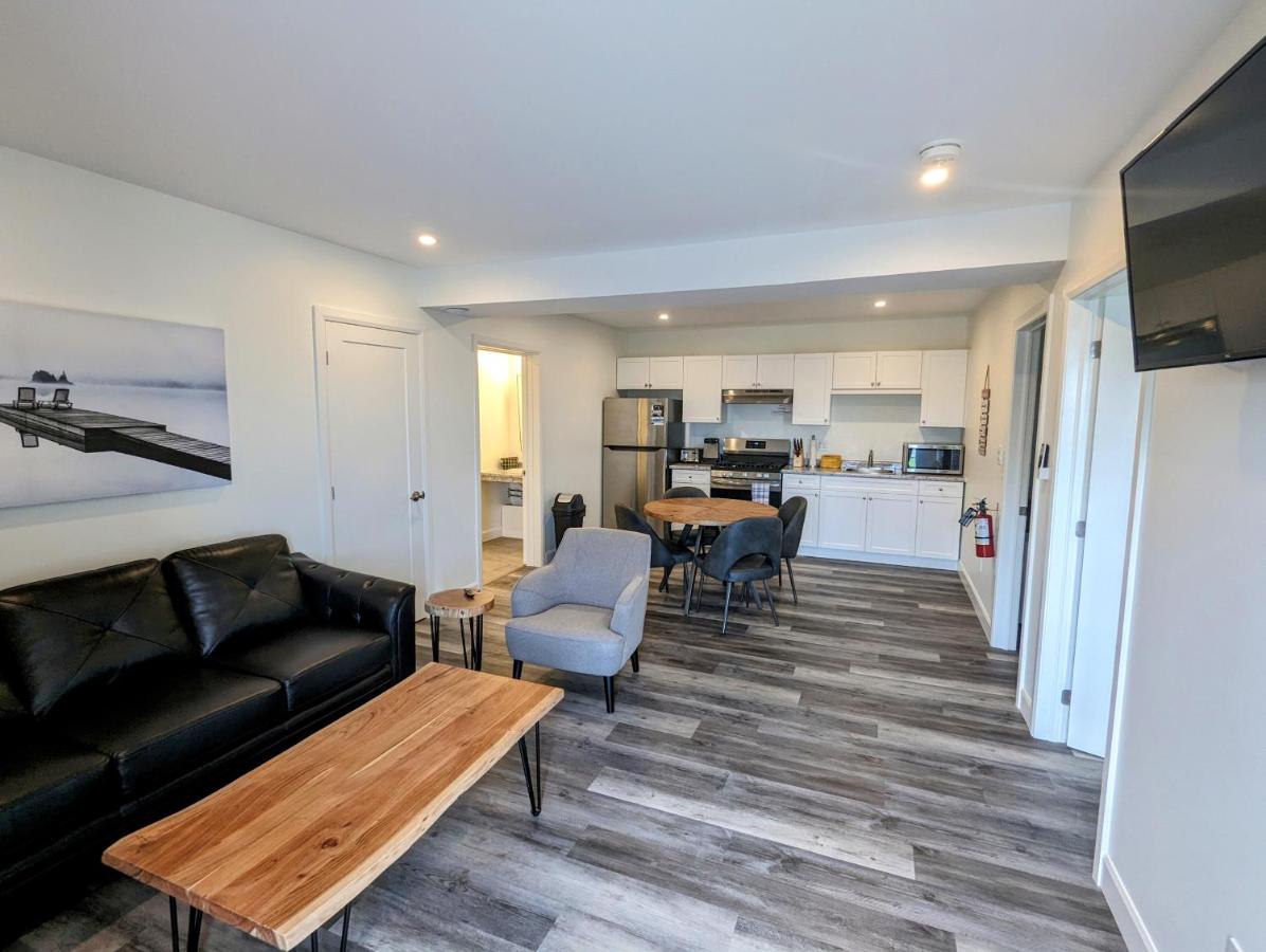 Newly Renovated 2 Bedroom Beach Front Condo 3A - B&B