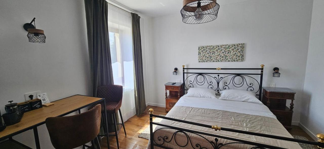 Deluxe Double Room with Side Sea View