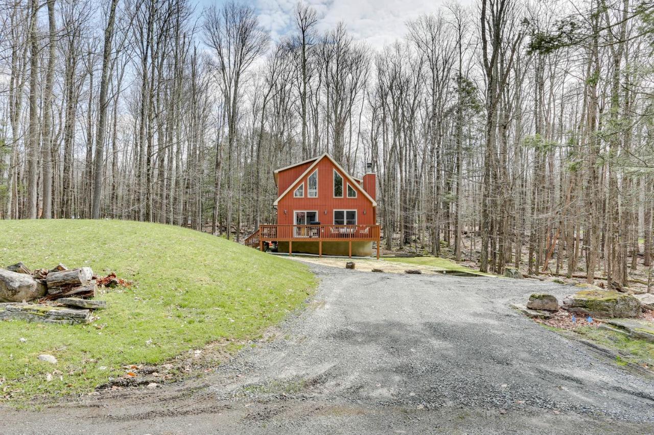 Lake Wallenpaupack Summer Getaway with Pool Access! - Chambres d’hôtes
