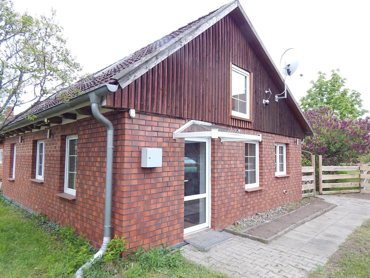VINTAGE HOUSE Ferienwohnung LANDHAUS LAAVE - B&B