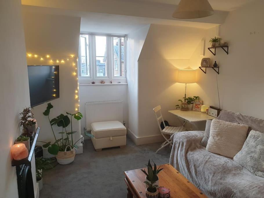 Boutique top floor apartment central Windsor - Ferienwohnung