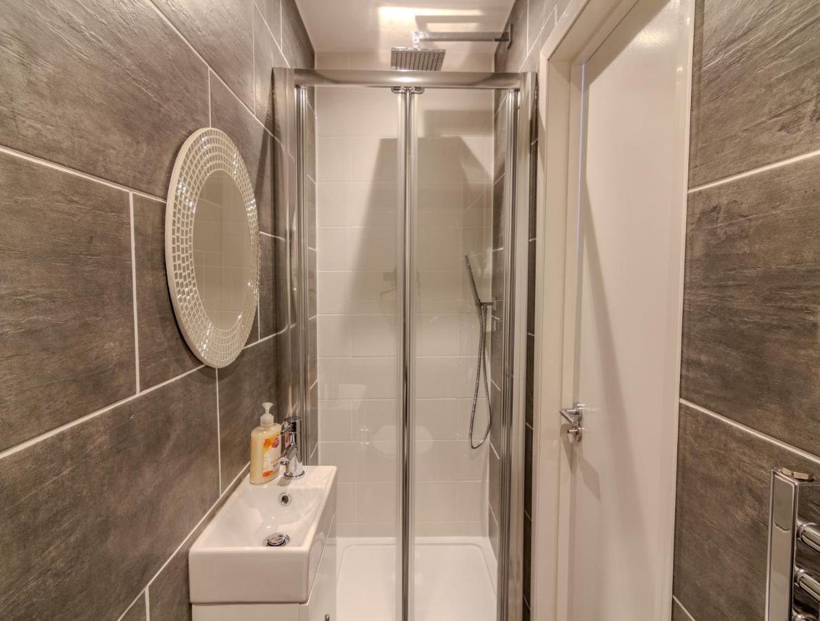 Deluxe Double Room with Shower