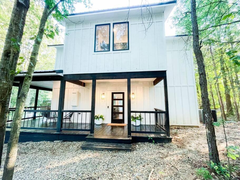 the RISER - BRAND NEW Modern Cabin in Broken Bow - B&B