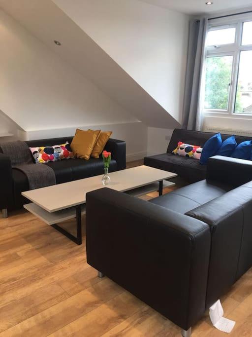 Spacious 3bedroom flat - B&B