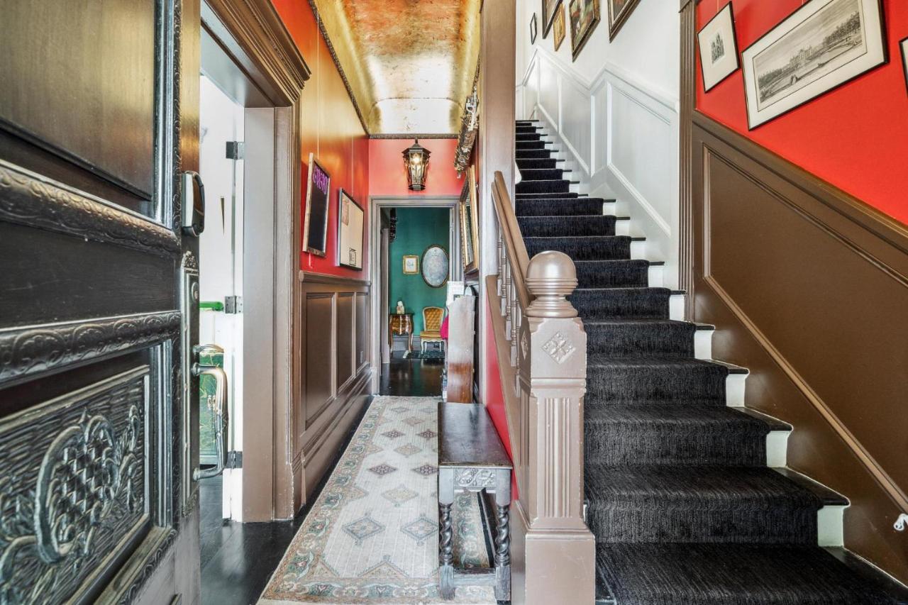 Historic & Charming Victorian Home Sleeps 11 - Bed and Breakfast San Francisco