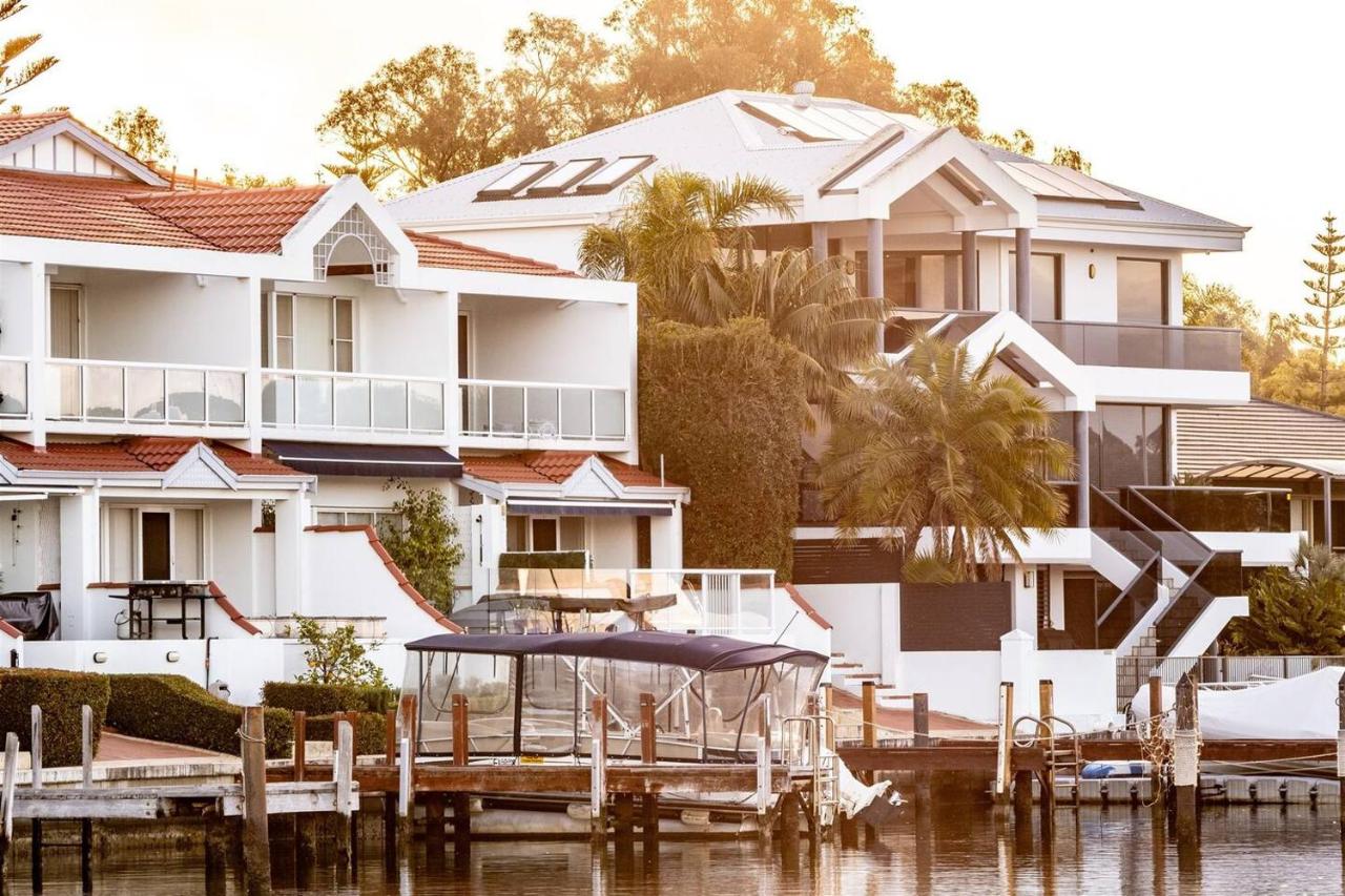 B&B Mandurah - Dock Canal View-jetty For Your Own Boat! - Bed and Breakfast Mandurah
