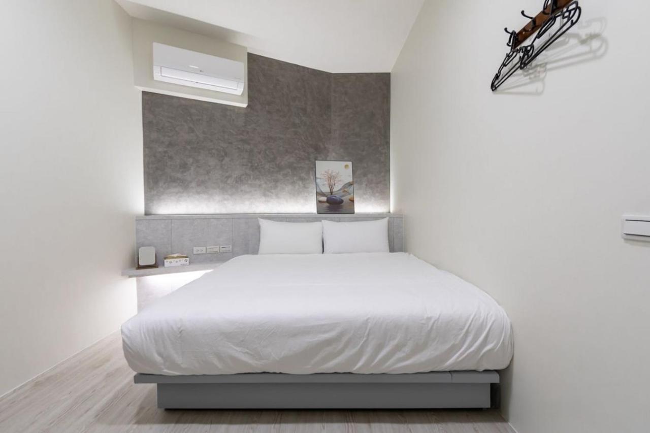 Small Double Room - No Window