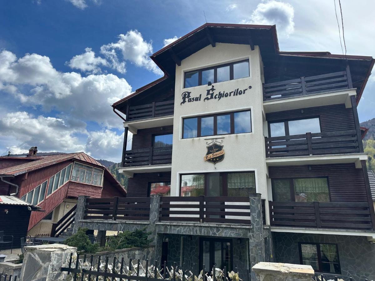 Pasul Schiorilor by Genco - B&B