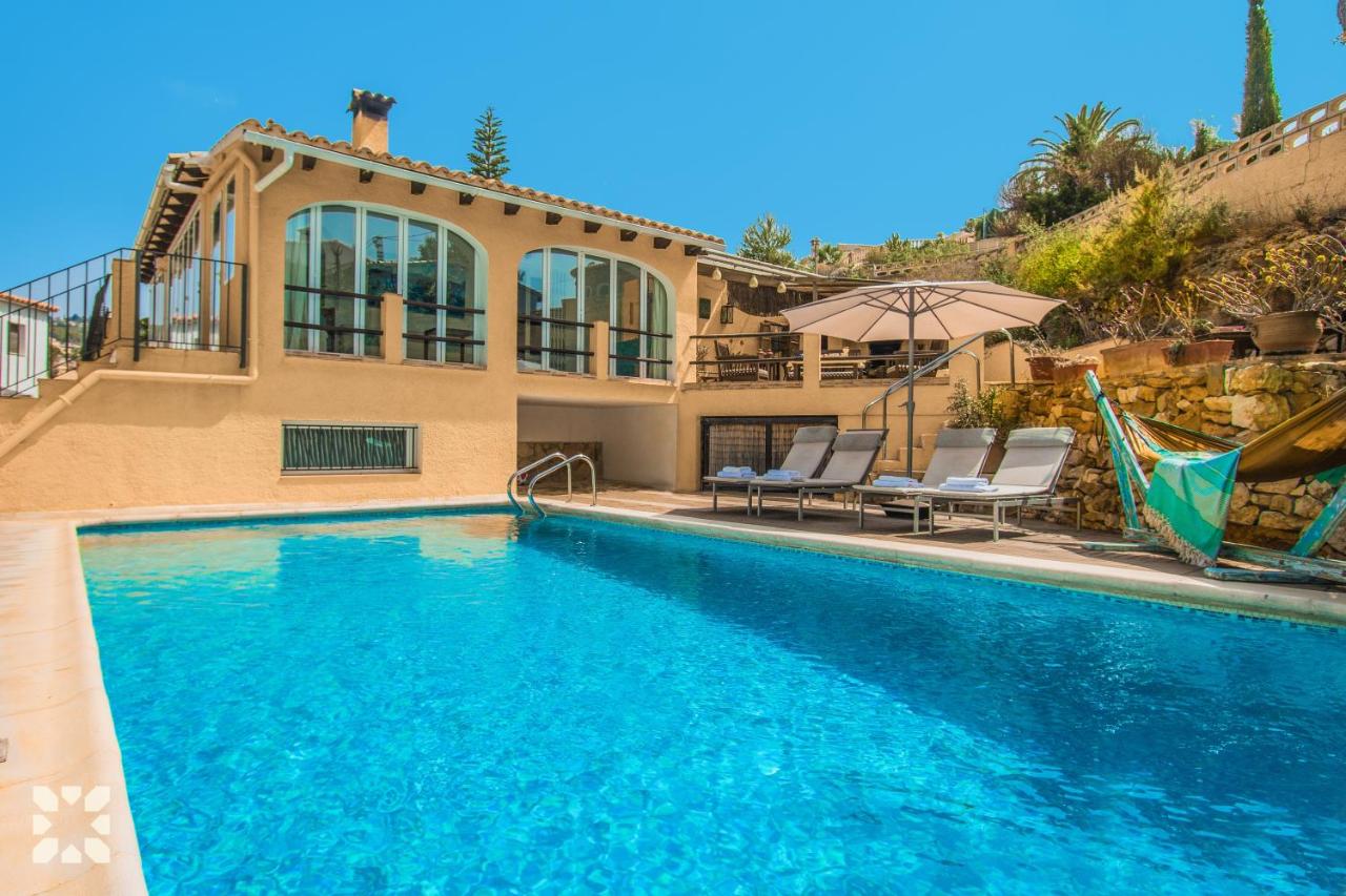 Villa Paradise by Abahana Villas - Bed and Breakfast